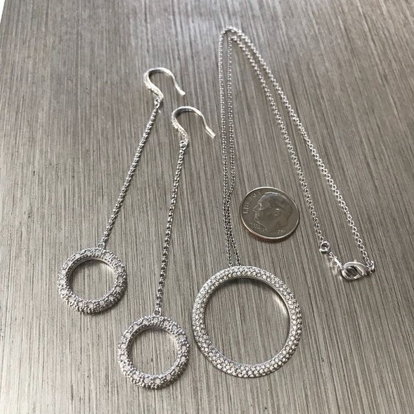 Necklace and earrings set. - Picture 1 of 4